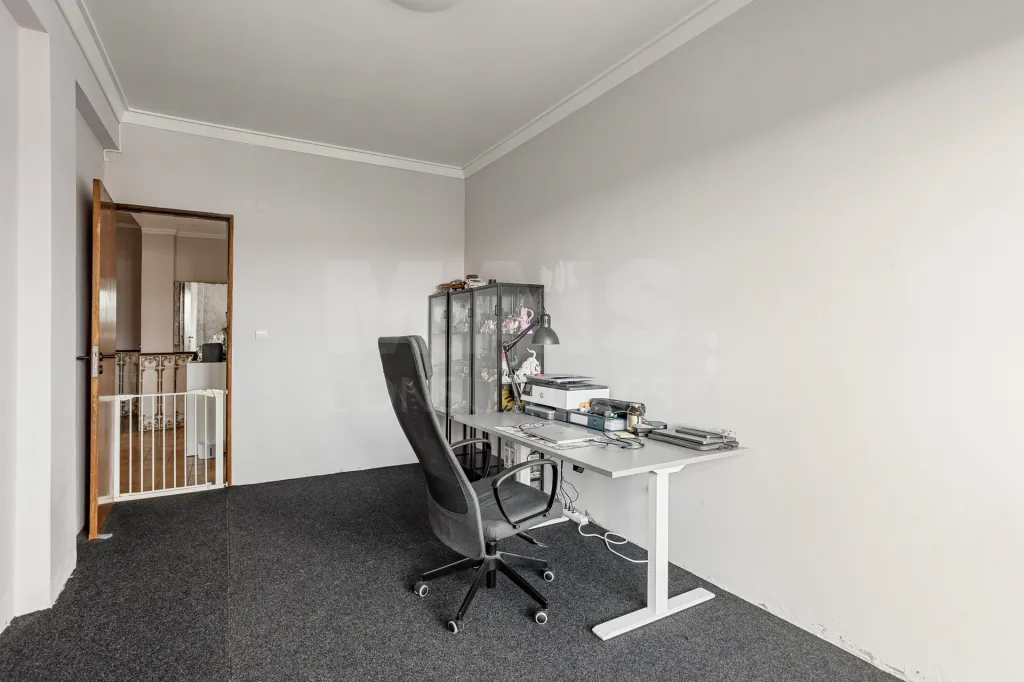 2-Bedroom Apartment with Excellent Potential | Sacavém | 5th Floor with Elevator