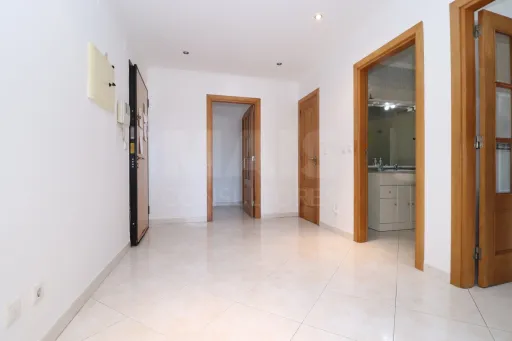 Apartamento T3 com Suíte, Elevador, Arrecadação e Terraço em Samora Coreia