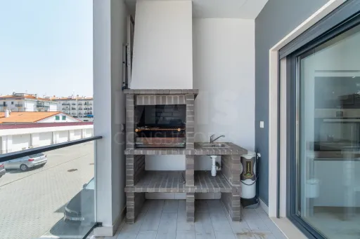 T3 Premium Seminovo com Varanda Excecional – Garagem - Elevador - Acesso Privilegiado a Lisboa