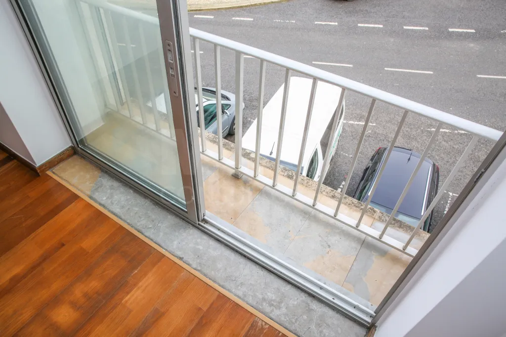 Amplitude e Conforto no Centro de Sobral de Monte Agraço Apartamento T2 Com Terraço