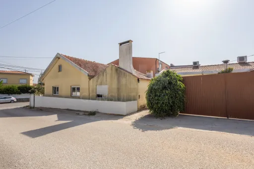 3-bedr. house ready to move into with patio and outdoor space