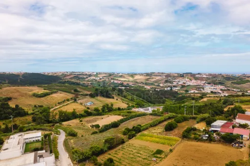 Moradia V3  moderna com piscina, vista de campo e excelente localização  Matas – Lourinhã