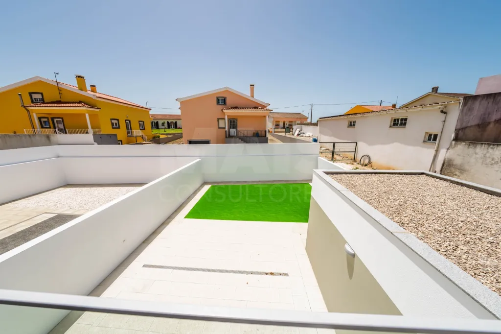 Exclusiva Moradia T4 Moderna com Conforto e Elegância Perto das Praias de Peniche