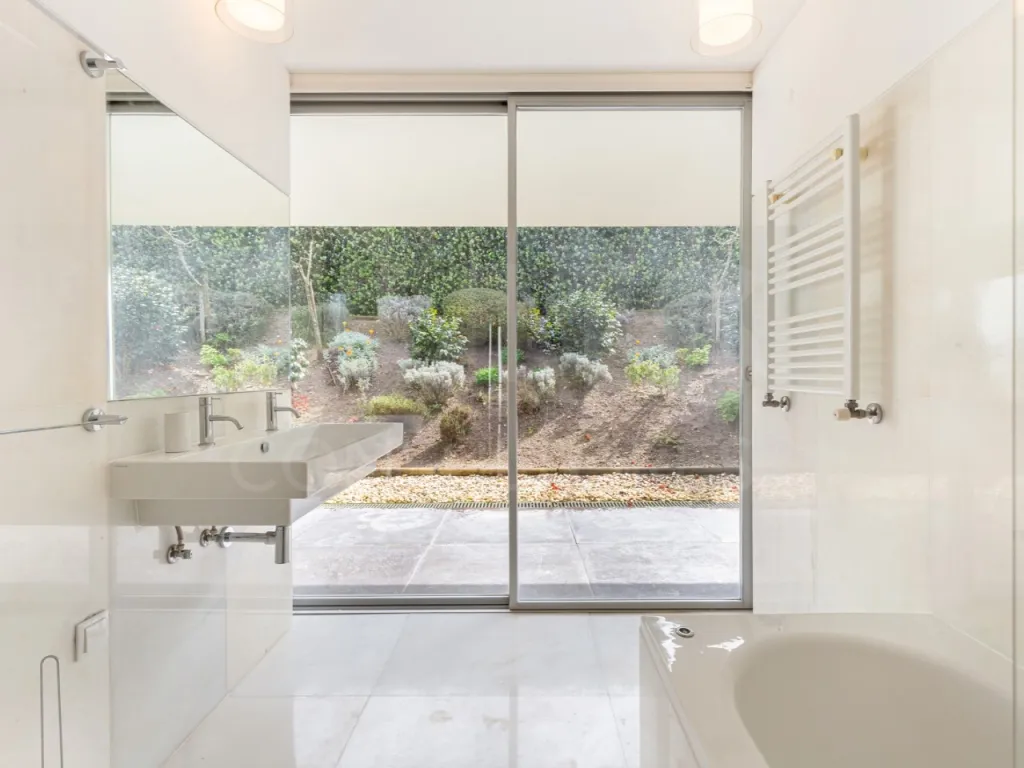 Single-story 4-bedroom house in an exclusive resort