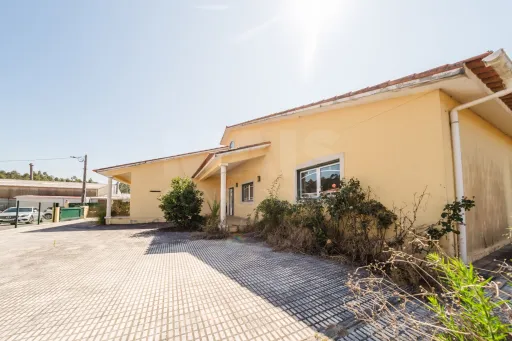 4 bedroom villa with 660m² of land