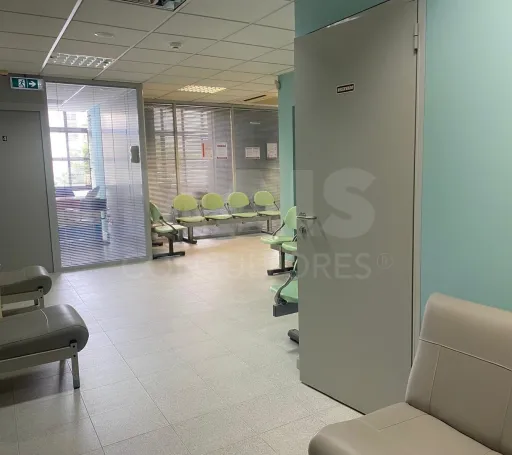 Espaço comercial em Mem Martins