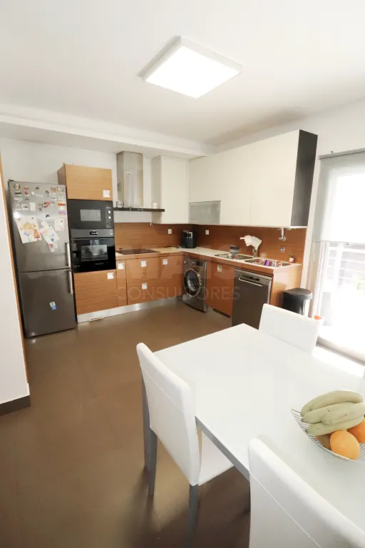 3-Bedroom Apartment at Quinta das Oliveiras with a 60-square-meter balcony