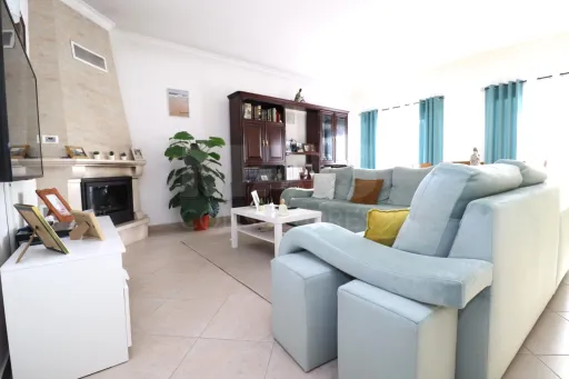 Moradia Térrea T4 Isolada, com Terreno e Garagem Samora Correia