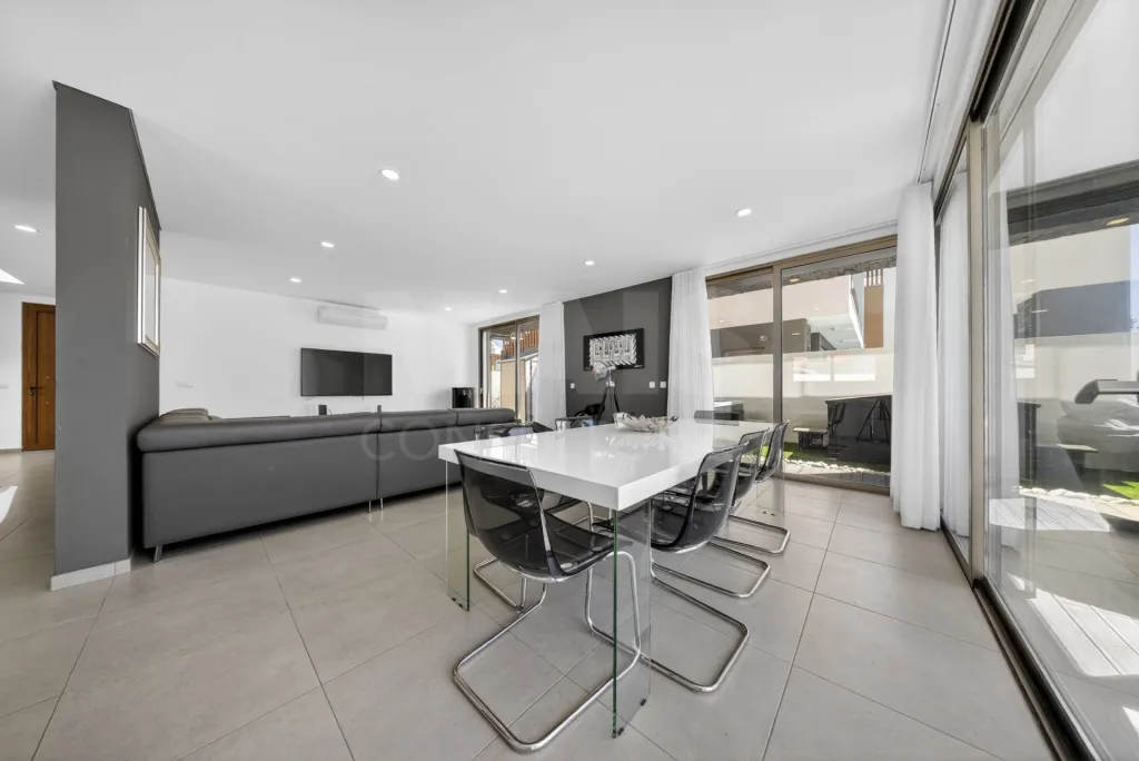 Moradia T4 com Piscina e Rooftop a minutos da Praia | Salir do Porto