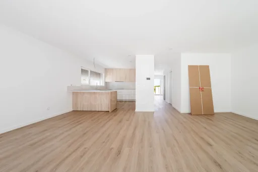 Exclusiva Moradia T4 Moderna com Conforto e Elegância Perto das Praias de Peniche
