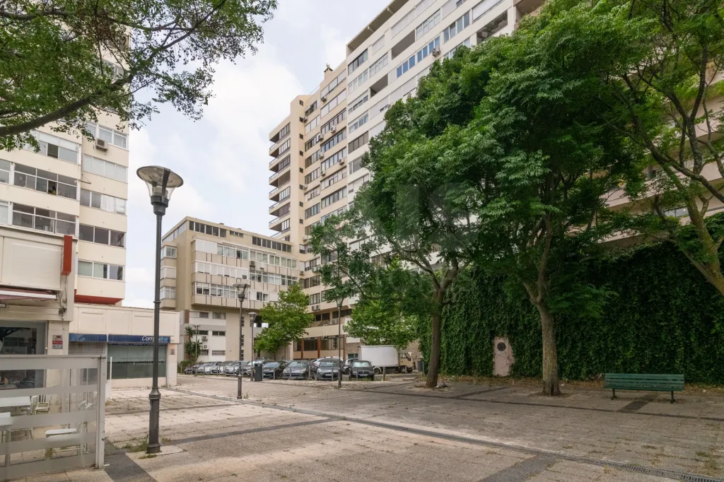 Apartamento T4 nas Torres do Restelo