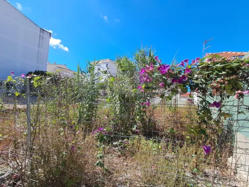 Terreno para construção de prédio junto à Fonte Luminosa