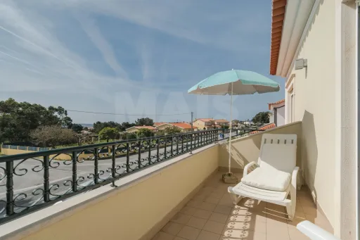 3-Bedroom Family Home 5 Minutes from the Beach - Silveira/Santa Cruz
