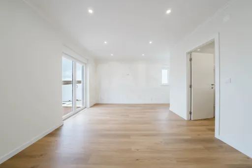 Moradia Geminada T3, Totalmente Remodelada
