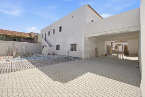 Apartamento T2 novo com quintal e estacionamento