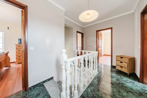 Moradia T4 em Olho Marinho | 260m² | Lote 734m²