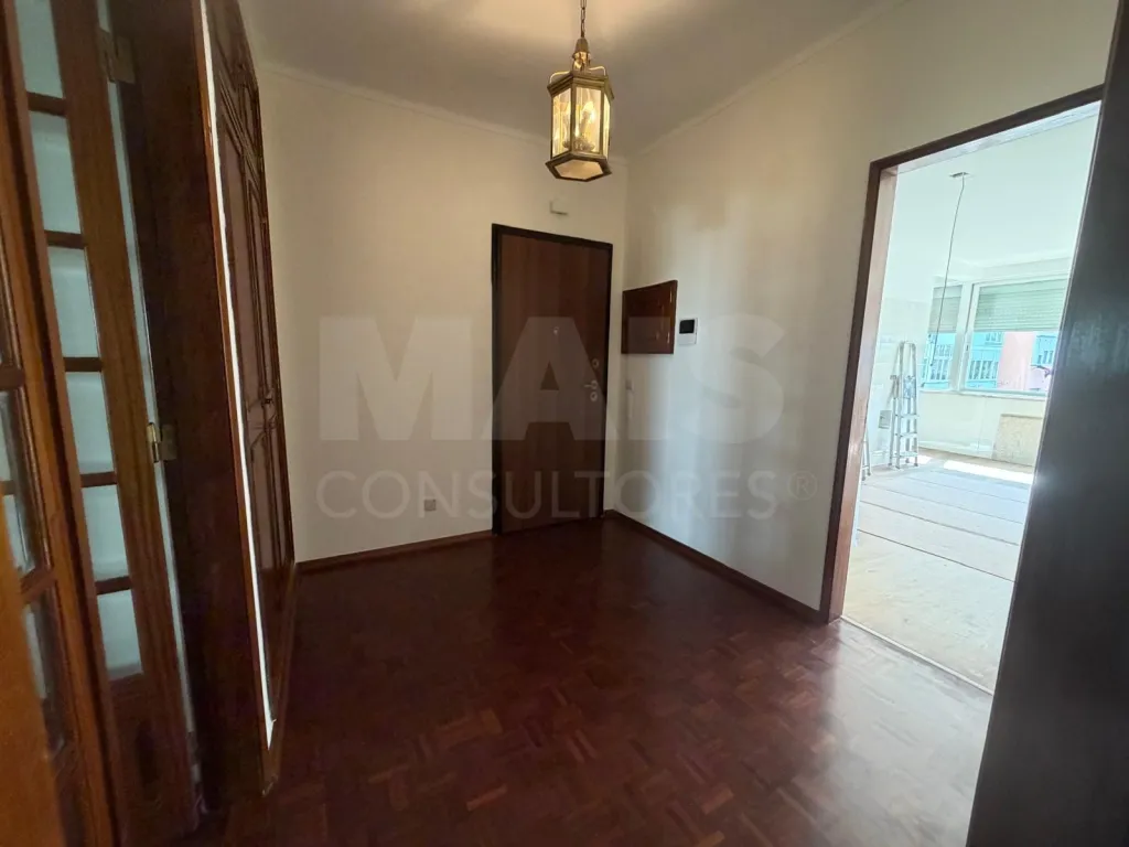 Apartamento T4 em Carnide