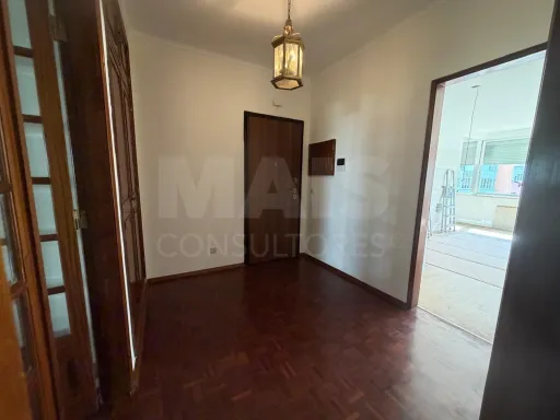 Apartamento T4 em Carnide