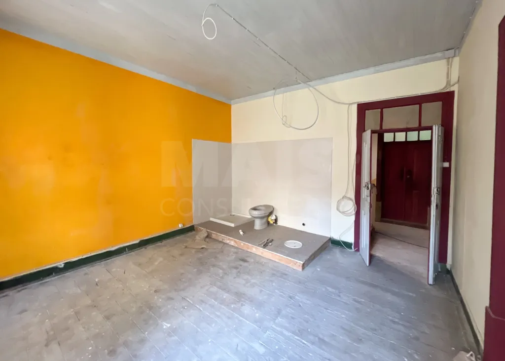 Prédio de uso Misto com 5 Pisos e 2 Frentes  na Baixa de Coimbra – 2 entrada independentes