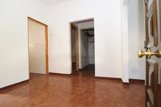2-Bedroom Ground-Floor Apartment with Patio in Porto Alto