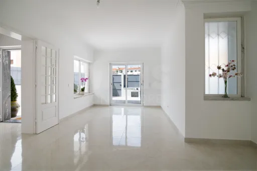 Moradia Isolada T4 Renovada — Abuxarda / Alvide, Cascais