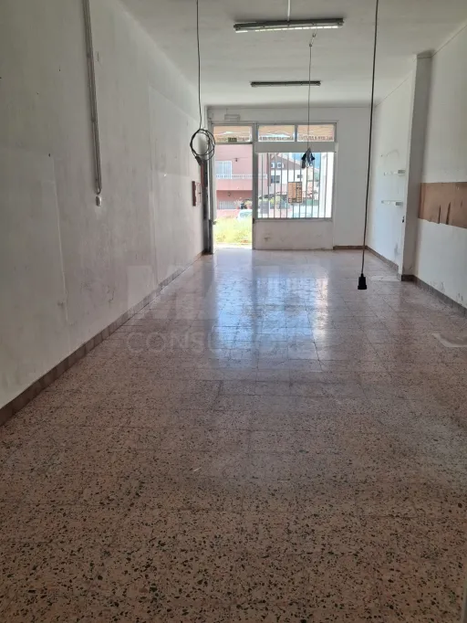 Store in Fanqueiros, Loures