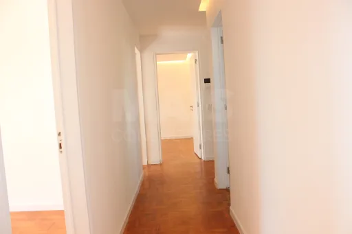 T3 remodelado na Parede: bairro tranquilo, a 10 minutos a pé da praia