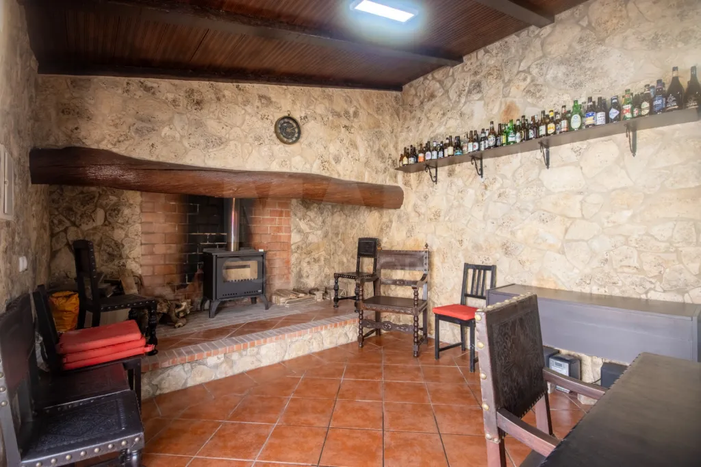 Moradia Térrea T5 com Piscina e Vista Deslumbrante – Serra de Aire e Candeeiros