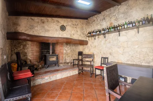 Moradia Térrea T5 com Piscina e Vista Deslumbrante – Serra de Aire e Candeeiros
