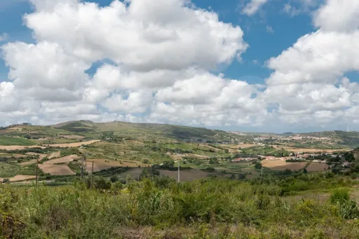 Moradia T1 Parcialmente Remodelada no casal das Andorinhas - Dois Portos