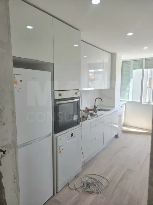 T2 Remodelado com 2 varandas| Amadora