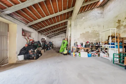 5-bedr. house with garage and warehouse
