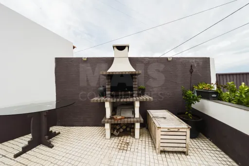 Moradia T1+1 | espaço exterior | terraço | garagem