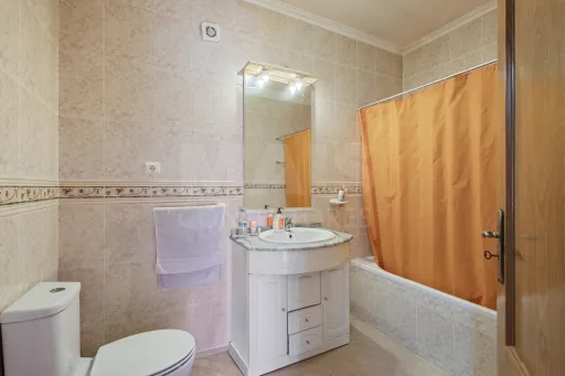 Luxury 3-bedroom apartment with garage and private terrace