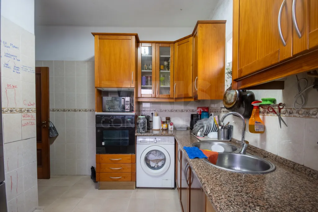 Prédio Multifamiliar em Alcabideche: Excelente Oportunidade de Investimento Próximo às Praias de Cascais