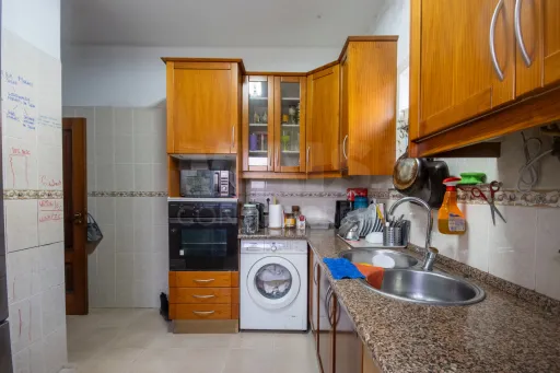 Prédio Multifamiliar em Alcabideche: Excelente Oportunidade de Investimento Próximo às Praias de Cascais