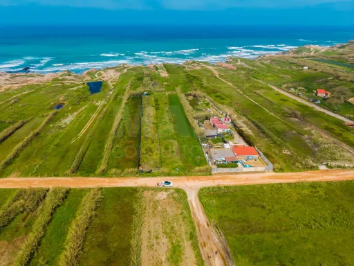 Terreno rústico com 2.760 m², localizado em zona privilegiada à beira-mar no Baleal.