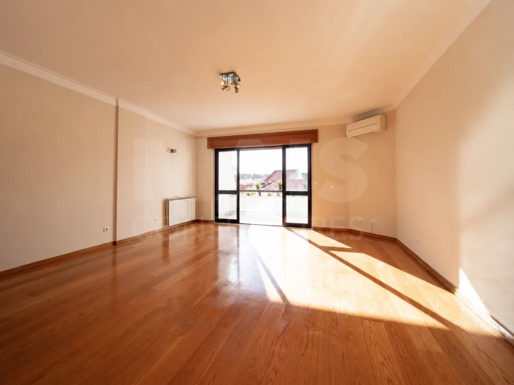 T2+1 em Condomínio Privado | 167 m² | 2 Lugares de Garagem | Jardim do Torel