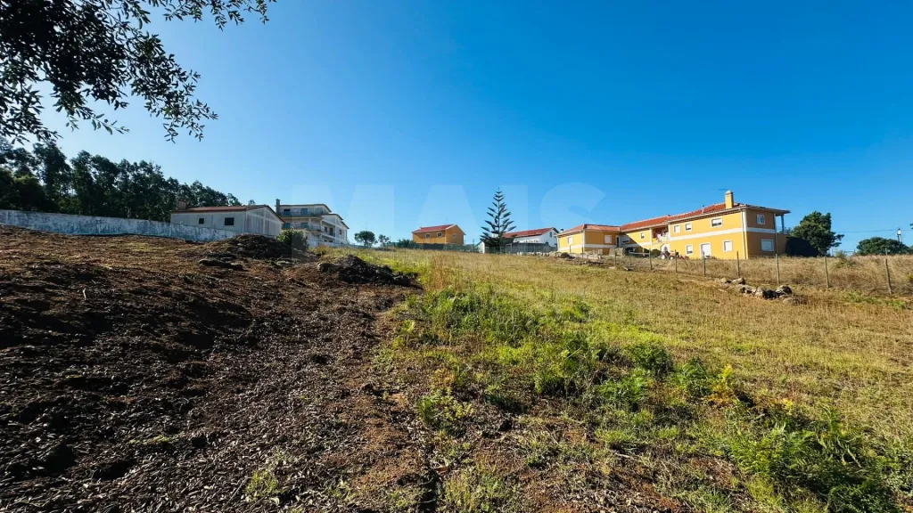 Terreno com 6.042 m² | Potencial de Construção | Santa Bárbara, Lourinhã