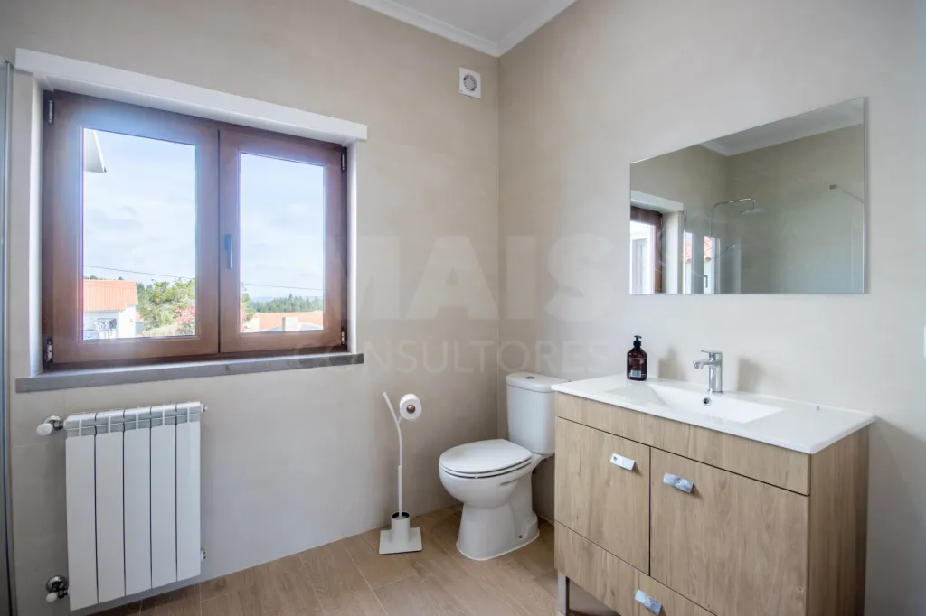 Moradia T3+2 com piscina e jardim a 8km de Caldas da Rainha