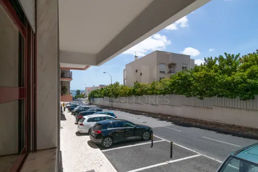 3-Bedroom Apartment in Linda-a-Velha