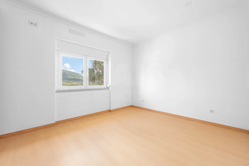 Moradia T6 Remodelada com Vista para a Serra de Montejunto