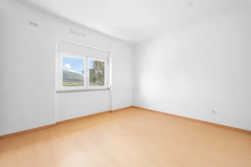 Moradia T6 Remodelada com Vista para a Serra de Montejunto