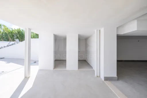 Moradia T2+1 totalmente remodelada com garagem e sótão em Alfeizerão