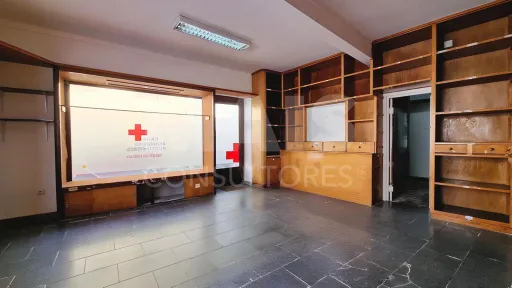 Prédio no Centro Histórico de Peniche com Elevado Potencial de Investimento e Rentabilidade