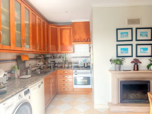 Moradia T4+2 c/ Churrasqueira, Logradouro & Parqueamento !