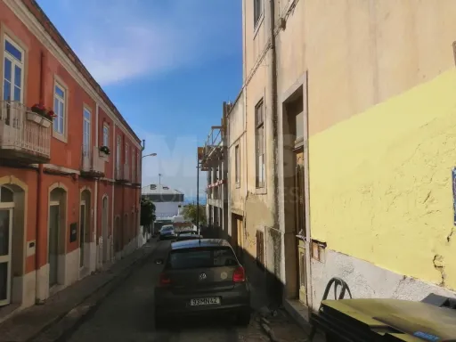 Prédio em Estoril a 100 mt do Casino para remodelação total