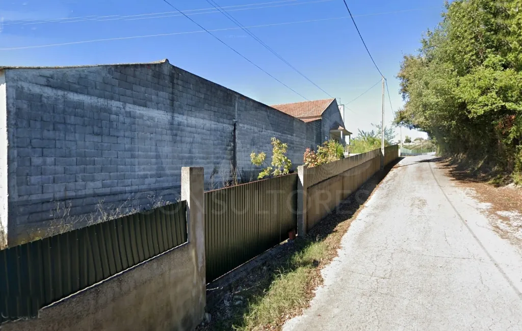 Small Farm with 6.2 Hectares, Abundant Water and 902 m² of Construction in Torres Novas