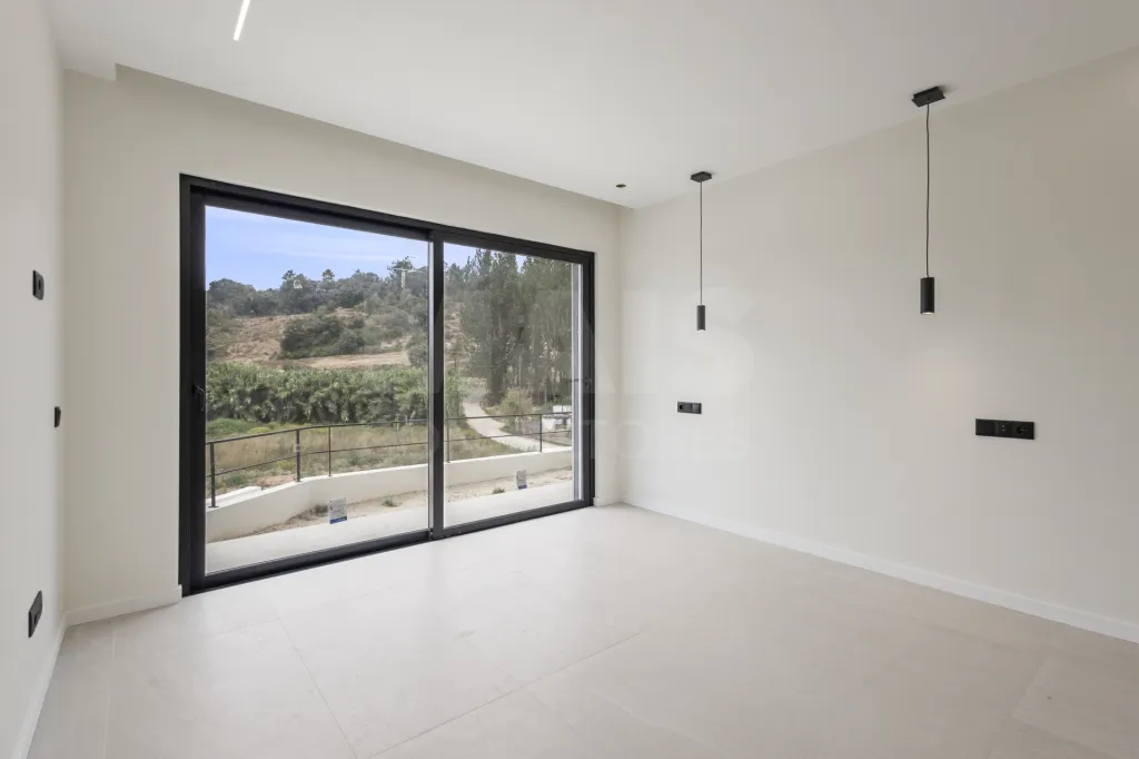Moradia T3+1 NOVA com piscina em terreno de 2098m2
