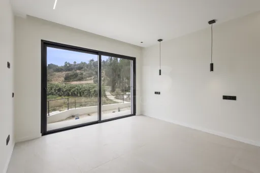 Moradia T3+1 NOVA com piscina em terreno de 2098m2